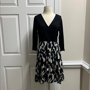 DKNY women’s Black White Long Sleeve Dress size small S #3196